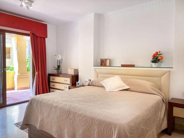 Apartment for sale in  Avenida Piedramar, Marbella photo 4