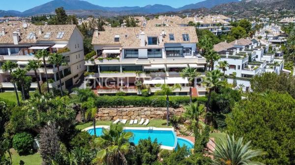 Penthouse na sprzedaż w  Urbanización Monte Paraíso, Marbella photo 1