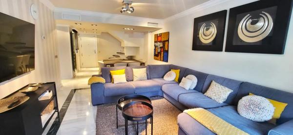 Penthouse na sprzedaż w  Bulevar Príncipe Alfonso de Hohenlohe, Marbella photo 2