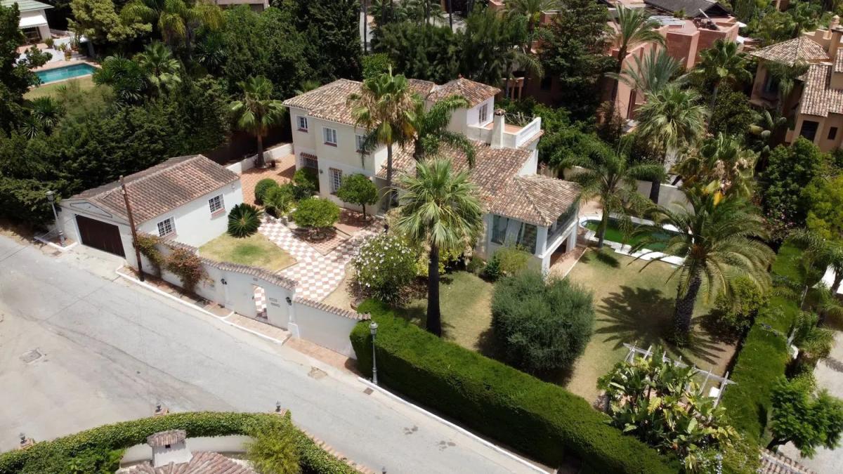 Sale of independent chalet in Barrio Nagüeles, Marbella
photo 2