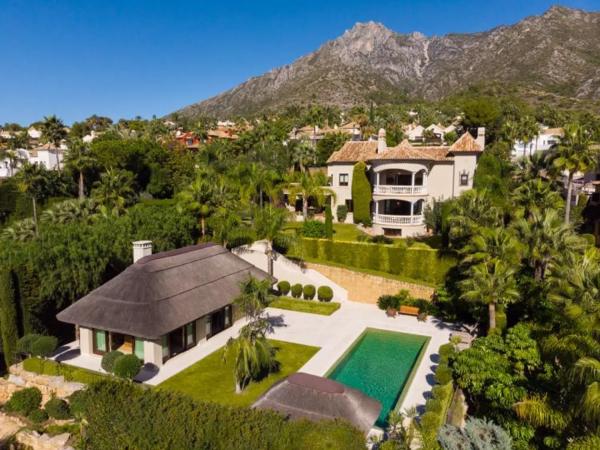 Wolnostojąca willa na sprzedaż w Lugar Urbanizacion Sierra Blanca, 77 A, Marbella photo 1
