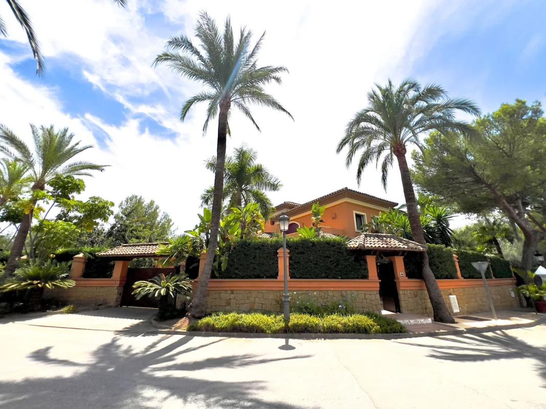 Sale of independent chalet in Camino de Camoján, Marbella
photo 1