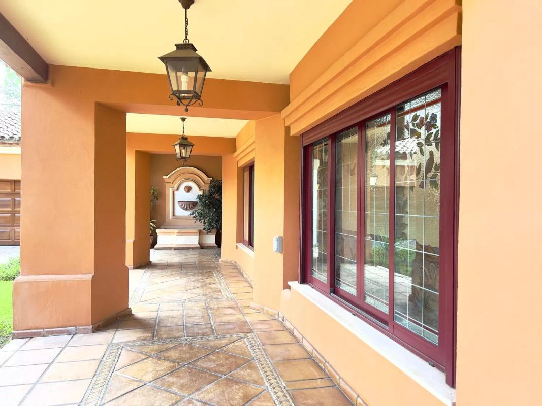 Sale of independent chalet in Camino de Camoján, Marbella
photo 2