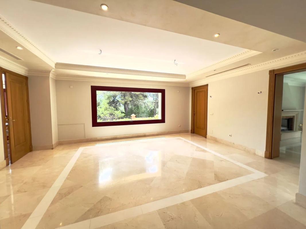 Sale of independent chalet in Camino de Camoján, Marbella
photo 3