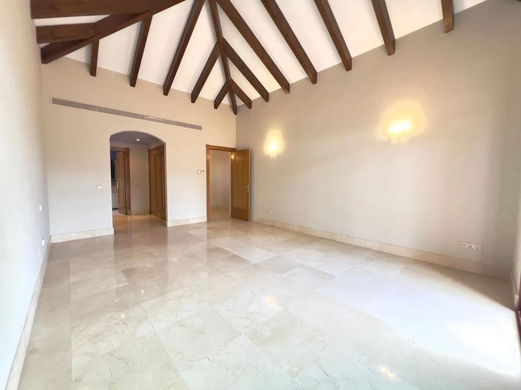 Sale of independent chalet in Camino de Camoján, Marbella
photo 5