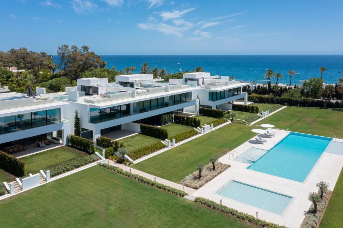Sprzedaż niezależnego domku jednorodzinnego w Barrio Las Lomas de Río Verde, Marbella photo 1
