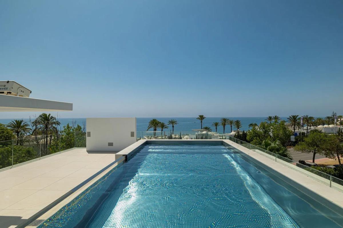 Sprzedaż niezależnego domku jednorodzinnego w Barrio Las Lomas de Río Verde, Marbella photo 2