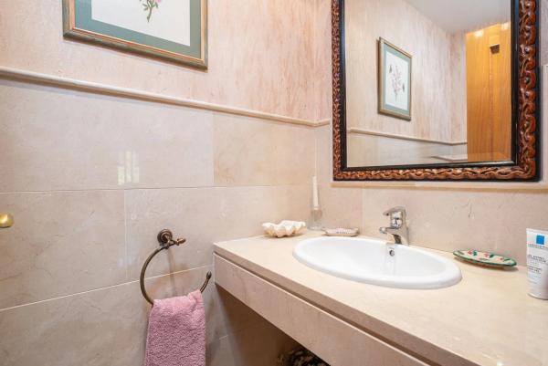 Apartment for sale in  Barrio La Carolina-Guadalpín, Marbella photo 4