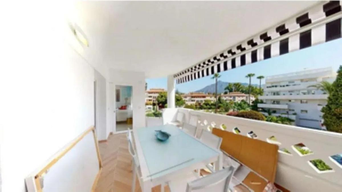 Venta de piso en Barrio Las Lomas de Río Verde, Marbella
photo 1