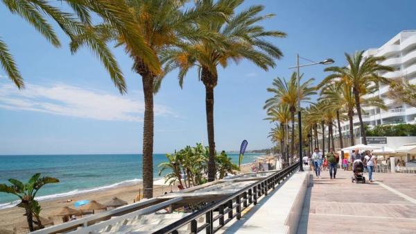 Chalet independiente en venta en  Urbanización la Capellanía s/n, Marbella photo 4