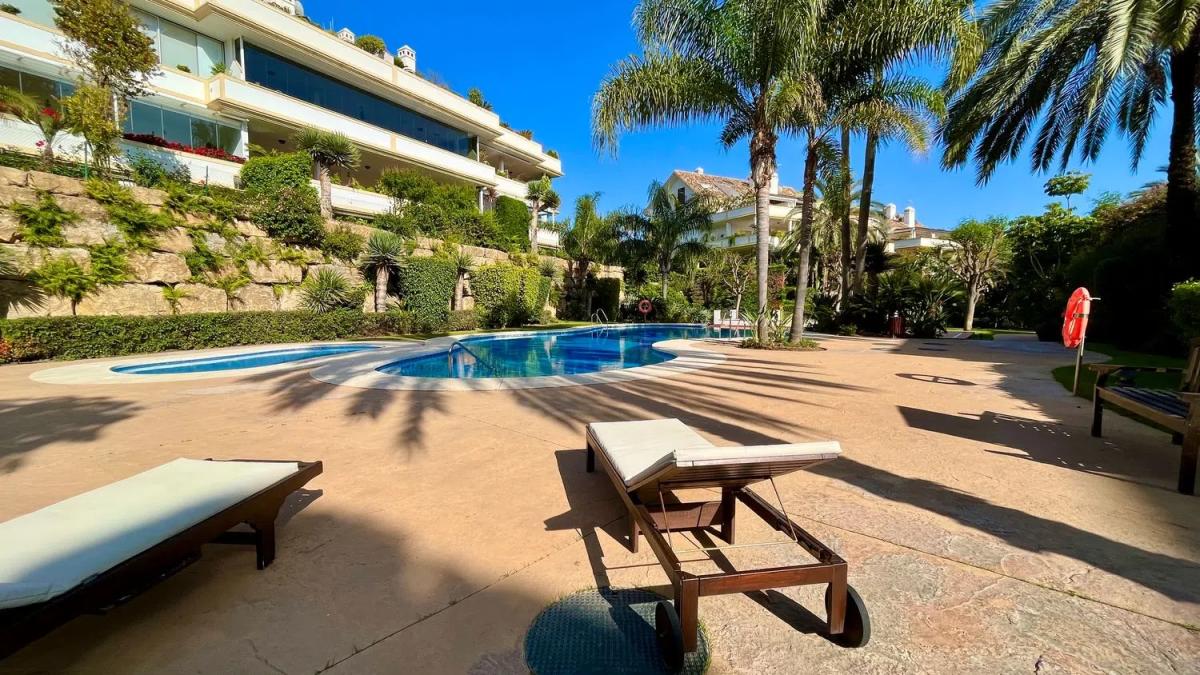 Venta de piso en Urbanización Monte Paraíso, 5, Marbella
photo 1