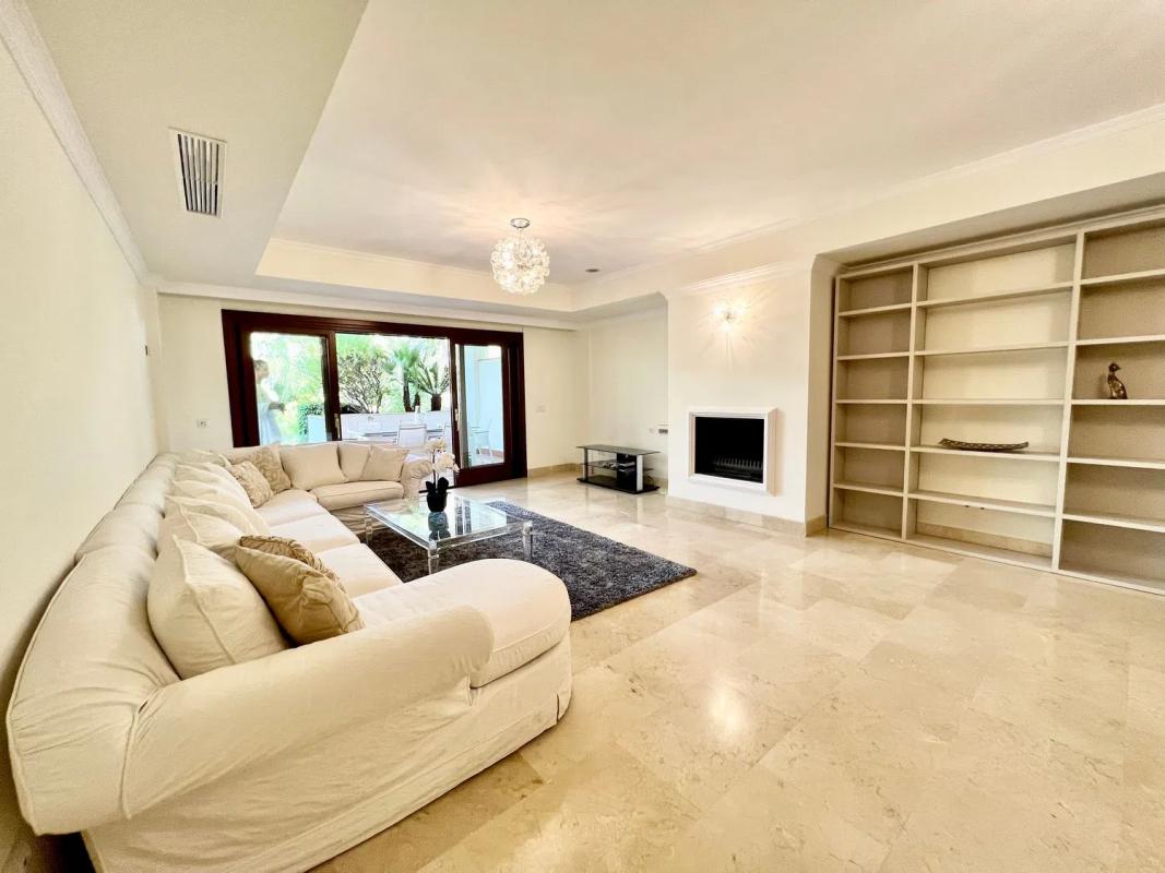Venta de piso en Urbanización Monte Paraíso, 5, Marbella
photo 2