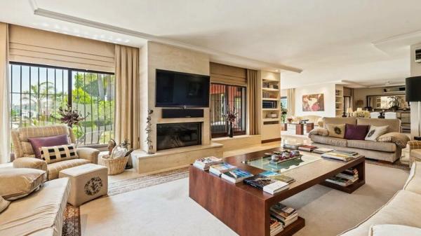 Chalet independiente en venta en Barrio Lomas de Marbella Club, Marbella thumbnail 1