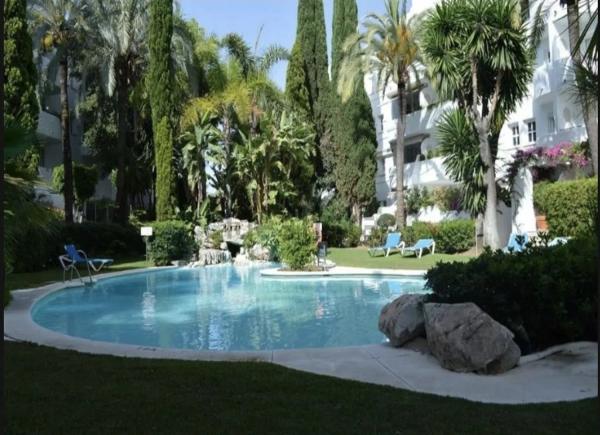 Piso en venta en  Alfonso de Hohenlohe, Marbella photo 1