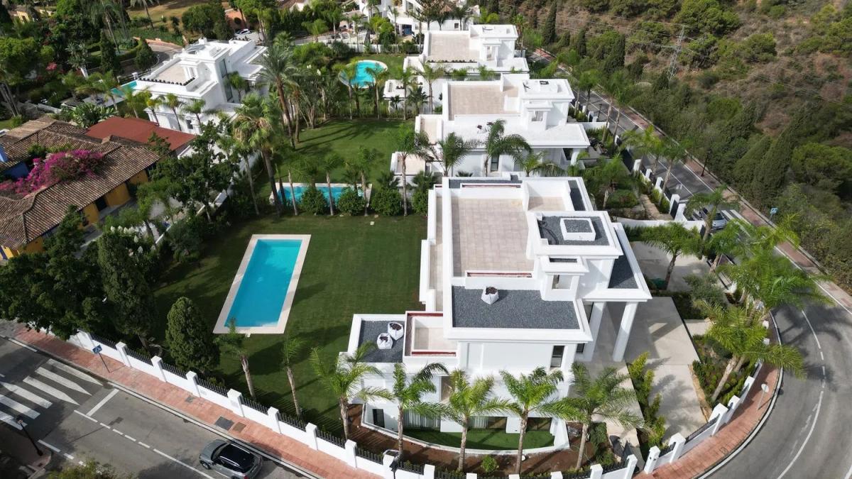 Venta de chalet independiente en Vía, 16, Marbella
photo 1
