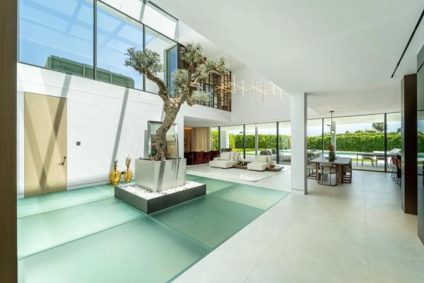 Chalet independiente en venta en  Barrio Las Lomas de Río Verde, Marbella photo 2
