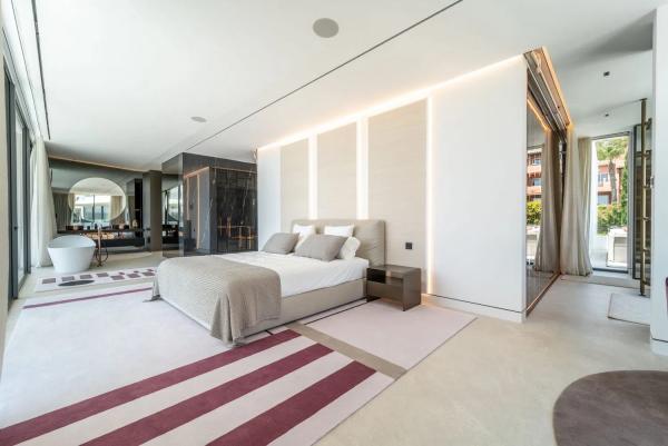 Chalet independiente en venta en  Barrio Las Lomas de Río Verde, Marbella photo 4