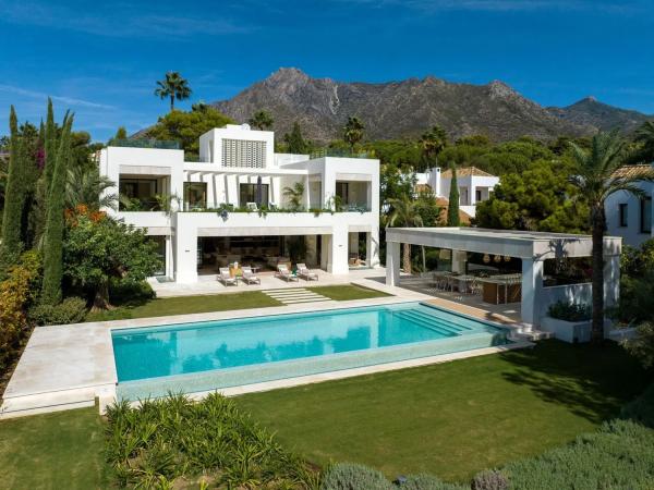 Chalet independiente en venta en  Lugar Urbanizacion Altos Reales, 8 P, Marbella photo 1