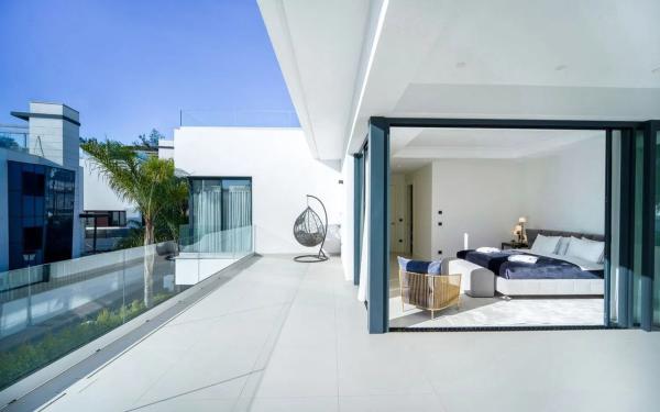 Chalet independiente en venta en  Barrio Las Lomas de Río Verde, Marbella photo 3