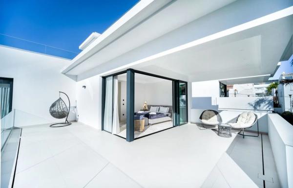 Chalet independiente en venta en  Barrio Las Lomas de Río Verde, Marbella photo 4