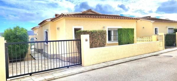 Chalet independiente en venta en  Centro, Benitachell photo 1