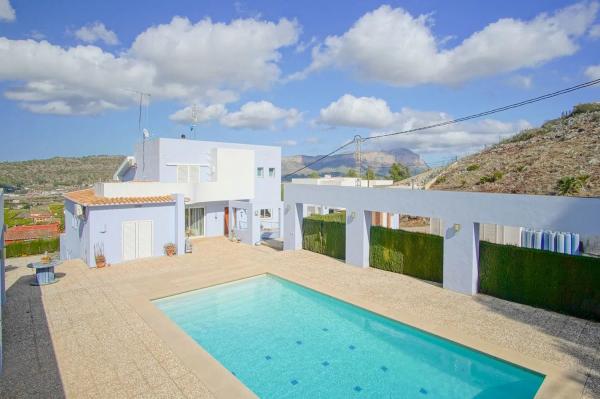 Chalet independiente en venta en , Pedreguer photo 1