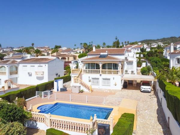 Chalet independiente en venta en  Centro, Benitachell photo 1