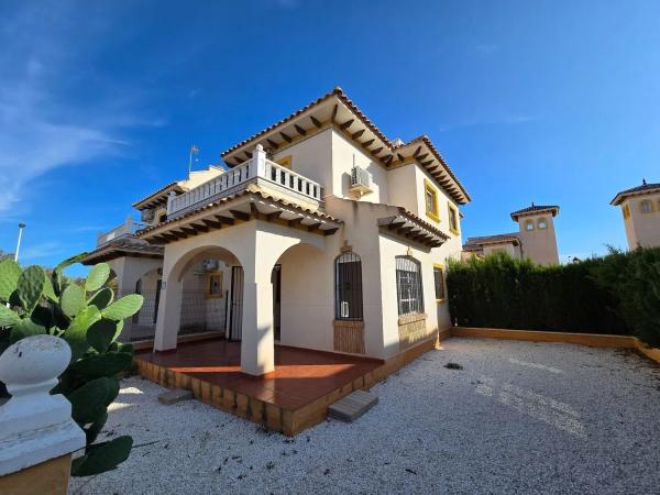 Detached villa for sale in  Calle Finlandia, Elche / Elx photo 1