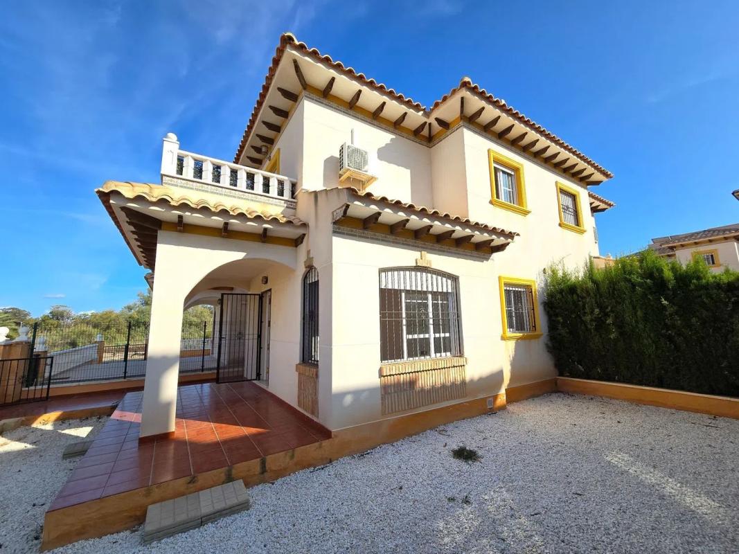 Sale of independent chalet in Calle Finlandia, Elche / Elx
 photo 2