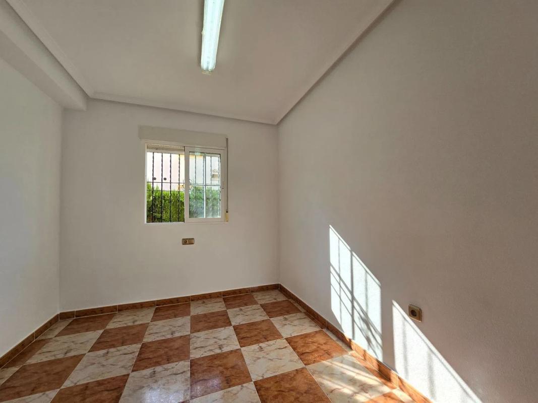 Sale of independent chalet in Calle Finlandia, Elche / Elx
 photo 3