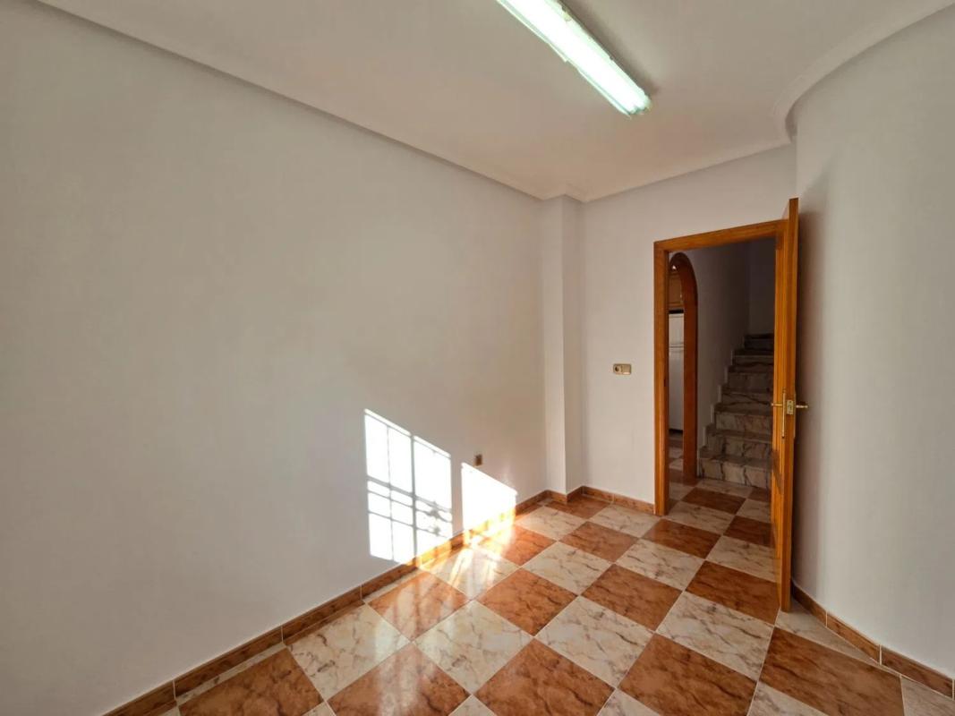 Sale of independent chalet in Calle Finlandia, Elche / Elx
 photo 4