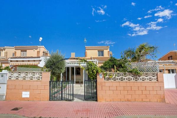 Chalet independiente en venta en Barrio El Molino, Torrevieja photo 1