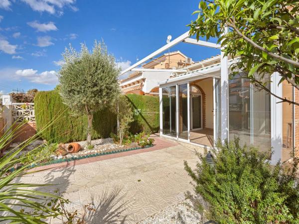 Chalet independiente en venta en Barrio El Molino, Torrevieja thumbnail 1