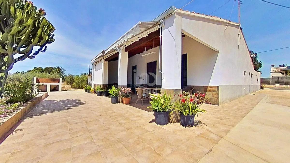 Sale of independent chalet in La Hoya-Daimes-El Derramador, Elche / Elx
photo 2