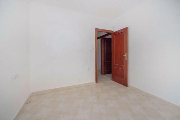 Apartment for sale in  Calle Milagros Maestre Esteve, Elda photo 4