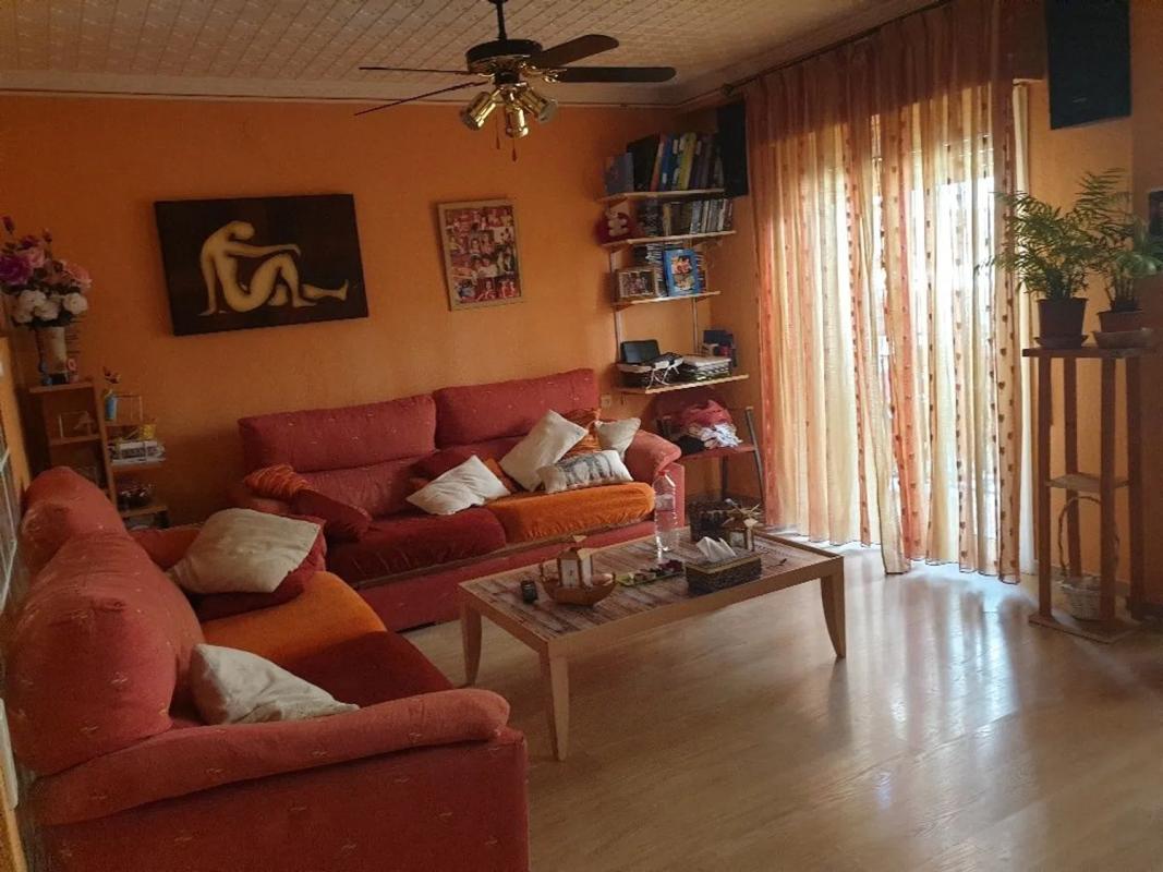 Sale of apartment in Plaza de Toros - Avenida Chapí - Trinquete, Elda
photo 1