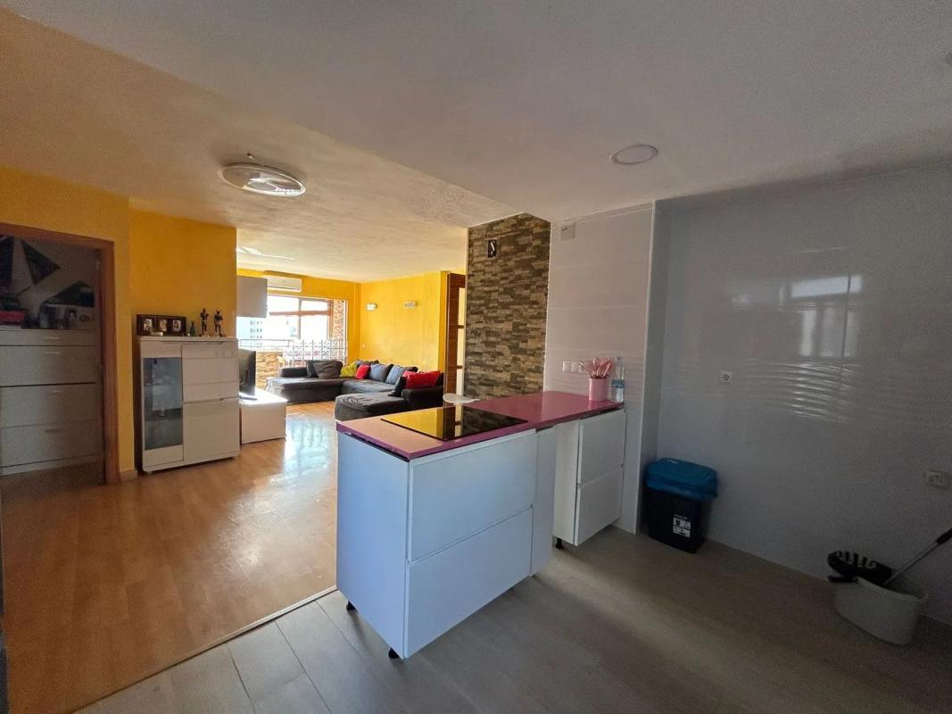 Venta de piso en Calle Cronista Vicente Martínez Morellá, 3, Alicante / Alacant
photo 3