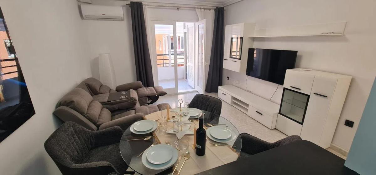Venta de piso en Calle Galeón, Torrevieja
photo 1