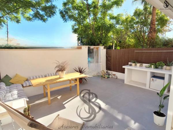 Chalet independiente en venta en Avenida de Benidorm, Alicante / Alacant photo 1