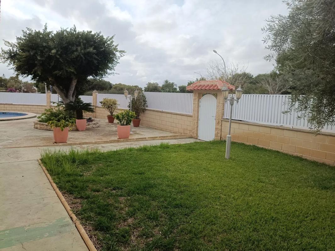Sale of independent chalet in Ronda de Garcilaso de la Vega, 19, Orihuela
 photo 4