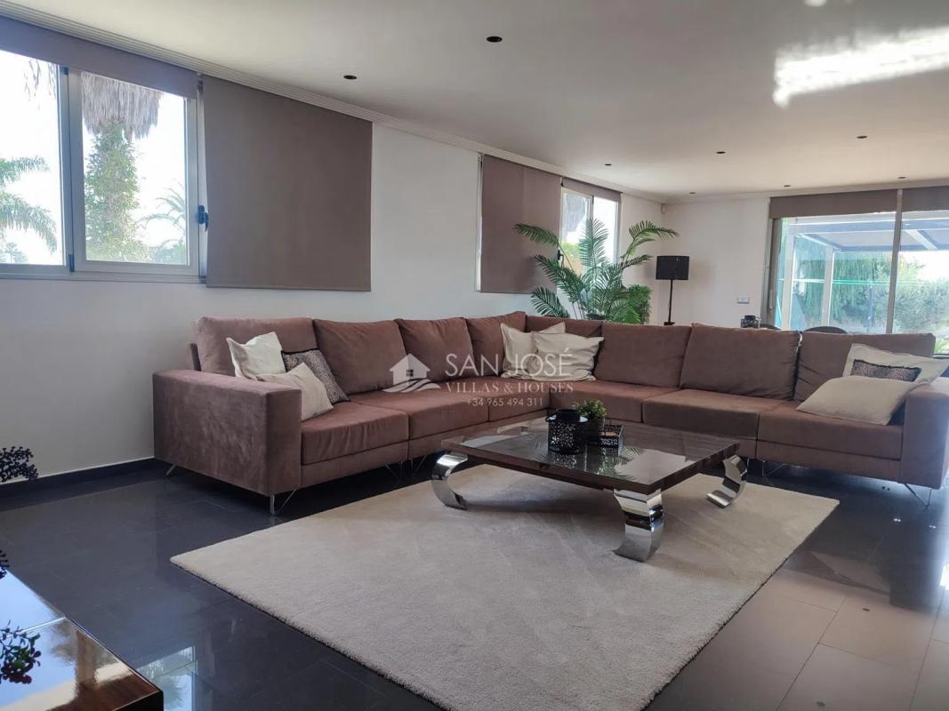 Продажа отдельного шале в , Катрал photo 1