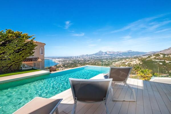 Chalet independiente en venta en Avenida Europa, Altea thumbnail 1