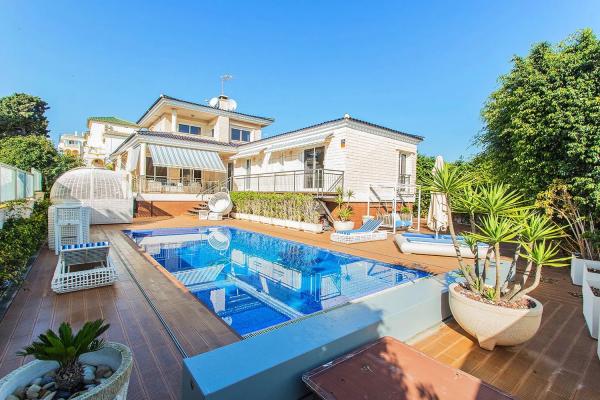 Wolnostojąca willa na sprzedaż w  Barrio Cañada del Molino, Torrevieja photo 1