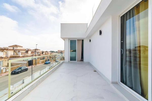 Коттедж на продажу в  Barrio Villamartín-Las Filipinas, Ориуэла photo 1