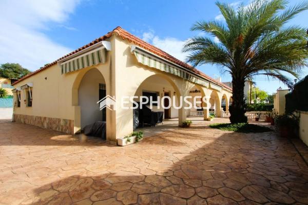 Detached villa for sale in La Marina, Elche / Elx photo 1