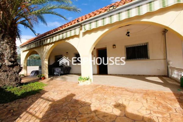 Detached villa for sale in La Marina, Elche / Elx thumbnail 1