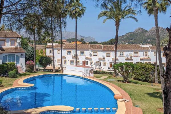 Chalet independiente en venta en , Pedreguer photo 1