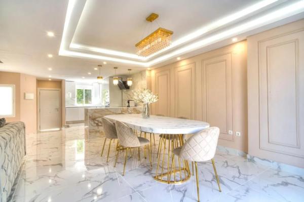 Chalet independiente en venta en Barrio La Dama de Noche-La Alzambra, Marbella photo 1