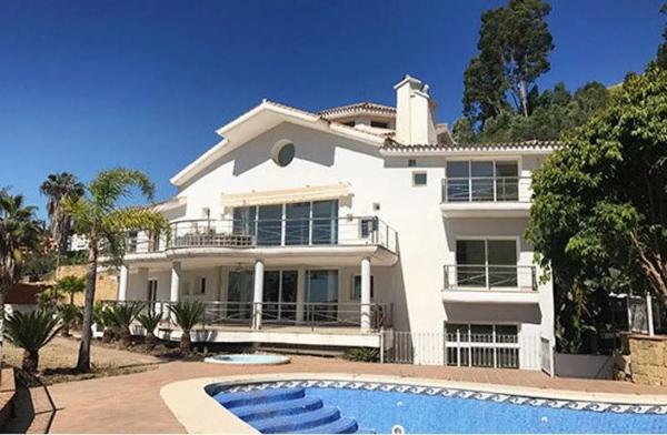 Detached villa for sale in Los Arqueros-Puerto del Almendro, Benahavís photo 1