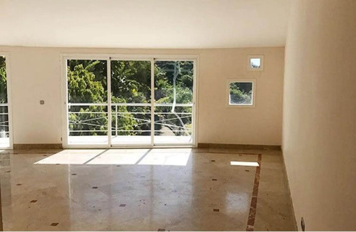 Sale of independent chalet in Los Arqueros-Puerto del Almendro, Benahavís
 photo 3